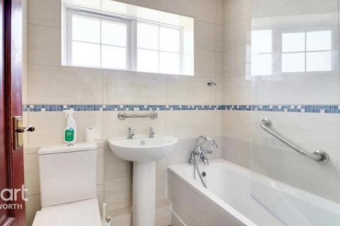 15 Forge Road, Kenilworth, CV8 2HR
