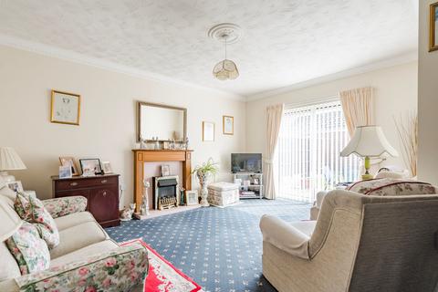 11 Bosquet Close, Lowestoft, NR32 4WU