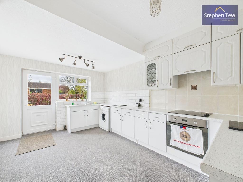 Kitchen/ Dining Room