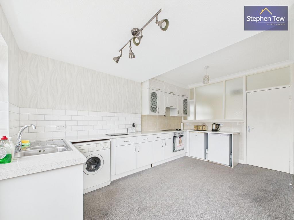 Kitchen/ Dining Room