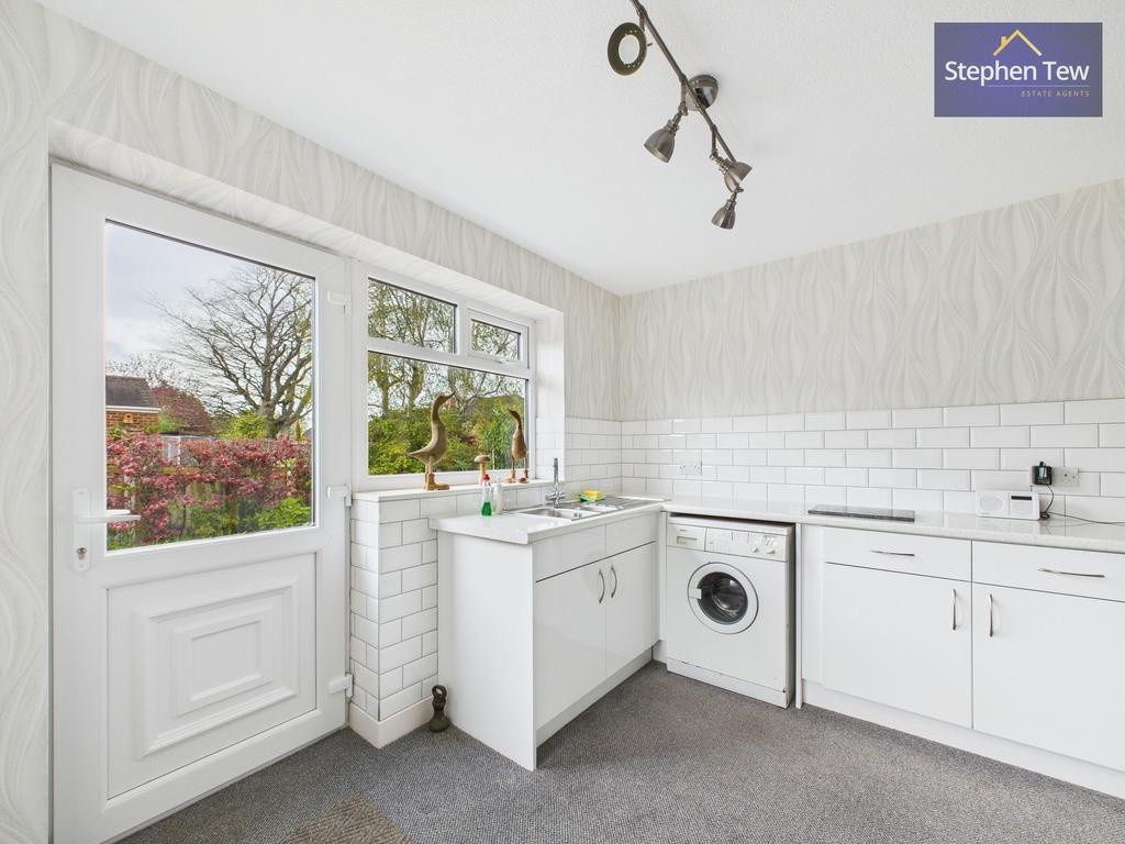 Kitchen/ Dining Room