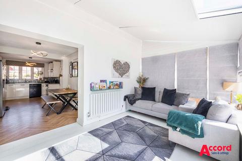 14 Laburnum Grove, South Ockendon, RM15 6TA