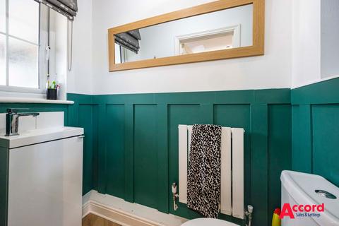 14 Laburnum Grove, South Ockendon, RM15 6TA