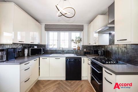 14 Laburnum Grove, South Ockendon, RM15 6TA