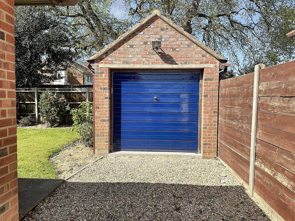 Detatched Garage