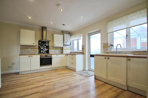 2 bedroom detached bungalow to rent, Rowton Road, Shrewsbury