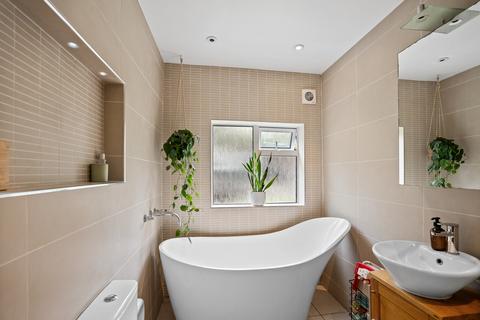 49 The Glade, Coulsdon, CR5 1SS