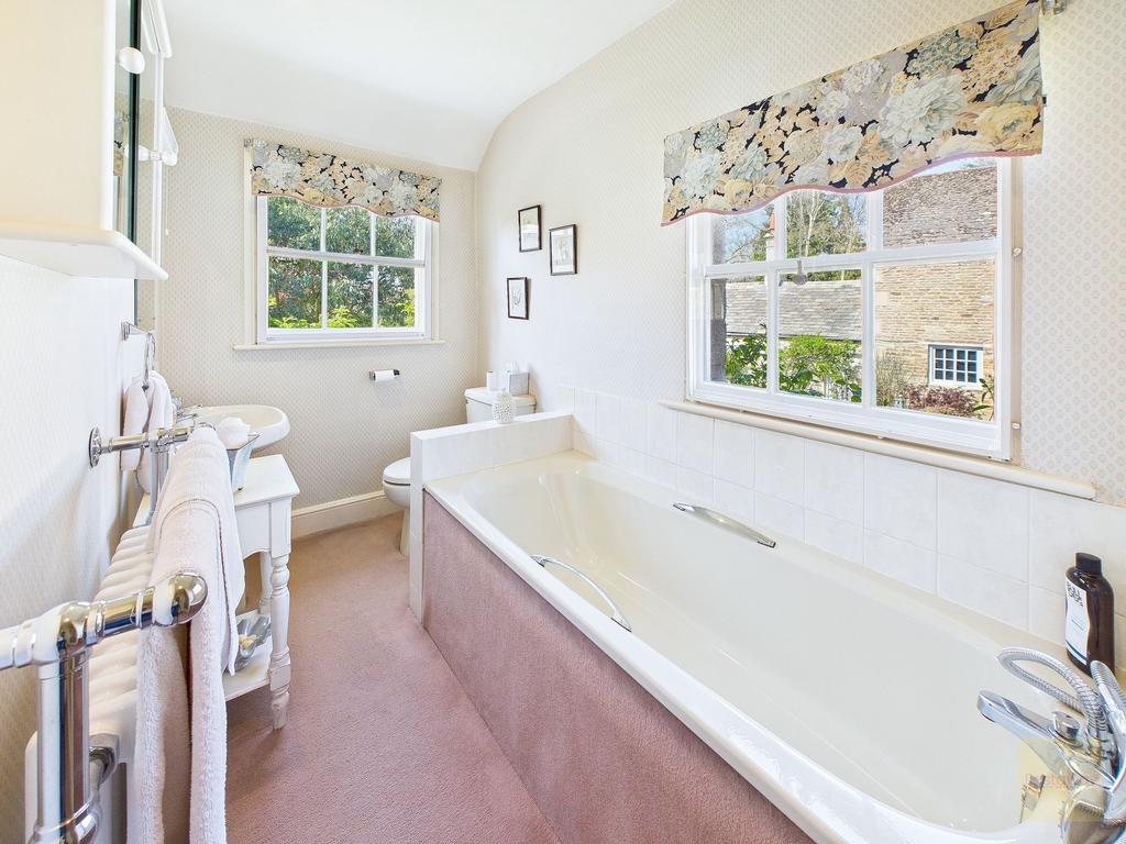 Bedroom 5 en-suite