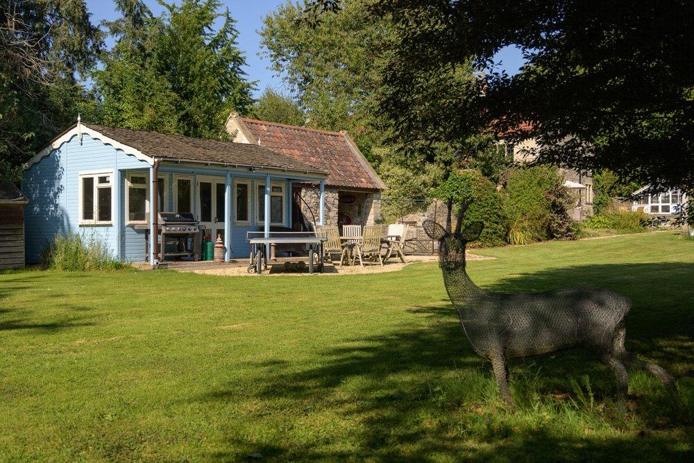 Garden &amp; Outbuilding