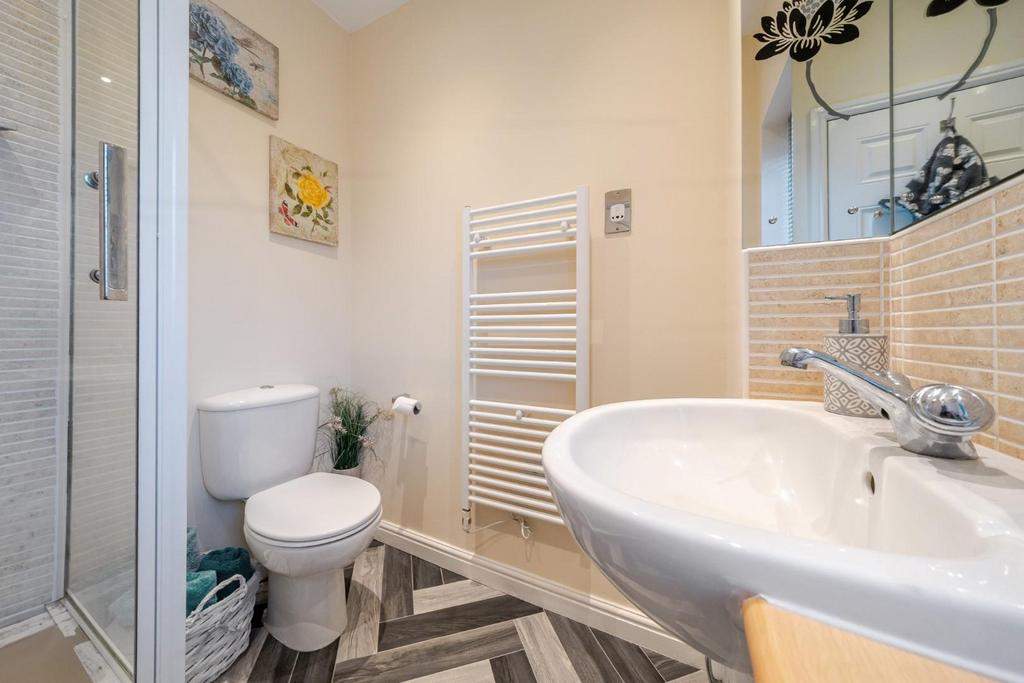 9 abbots en suite.JPG