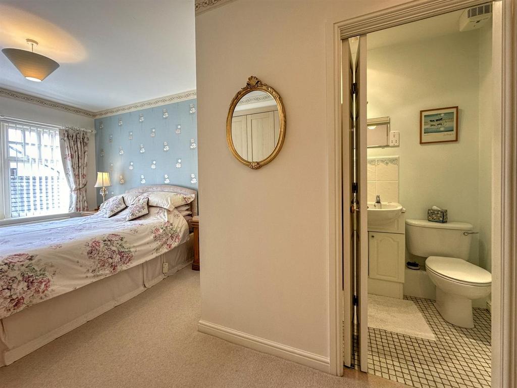 Ensuite
