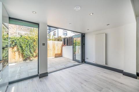 2 bedroom flat for sale, Gayford Road, London W12