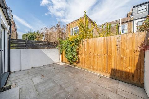 2 bedroom flat for sale, Gayford Road, London W12