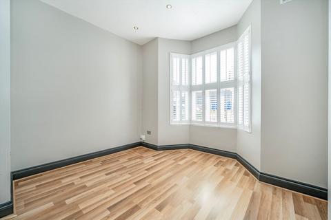 2 bedroom flat for sale, Gayford Road, London W12