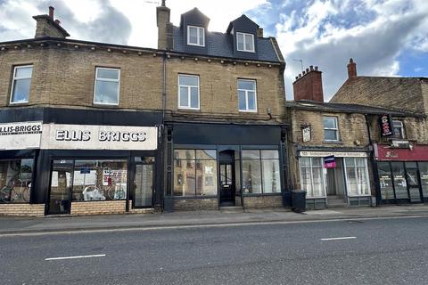 Shop to rent, Commercial Street, Shipley