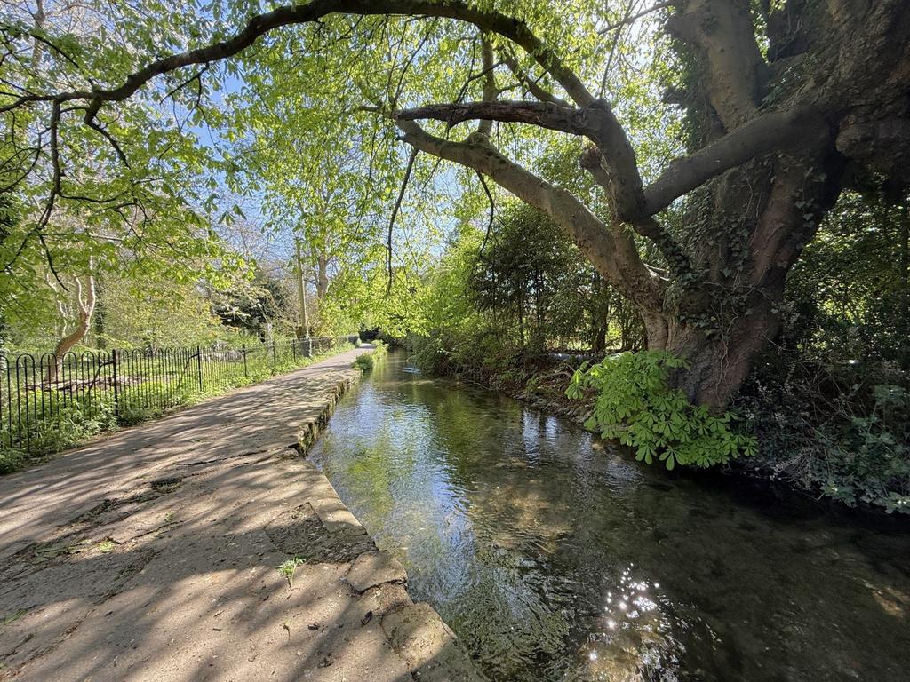 Nearby Betjemen Millennium Park