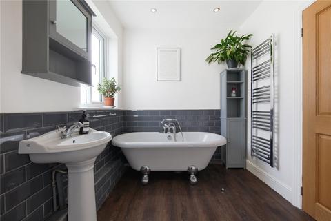 3 bedroom flat for sale, Ebbsfleet Road, Cricklewood, NW2