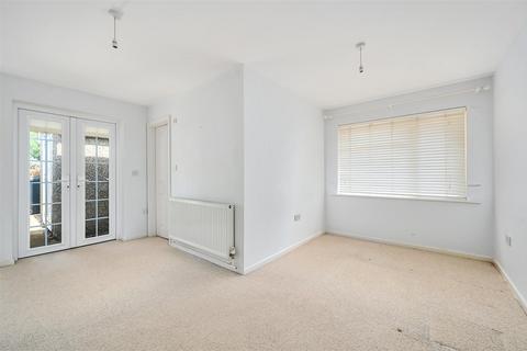17 Fryatts Way, Bexhill-on-sea, TN39 4LW