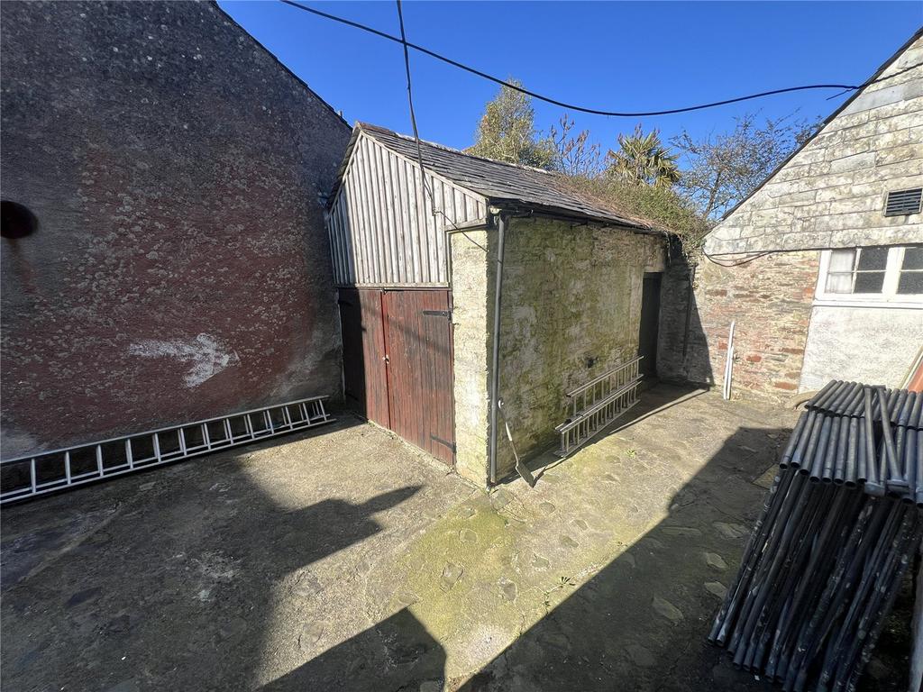 Garage/Workshop