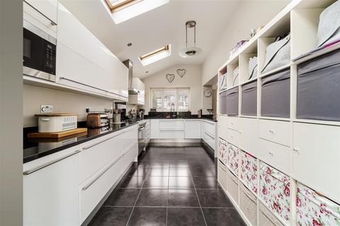 3 bedroom detached house for sale, Anne Boleyns Walk, Cheam Village