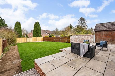 4 bedroom detached house for sale, Grange Road, Alresford