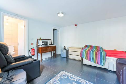 9 bedroom semi-detached house to rent, Earlham Grove, N22, Wood Green, London, N22