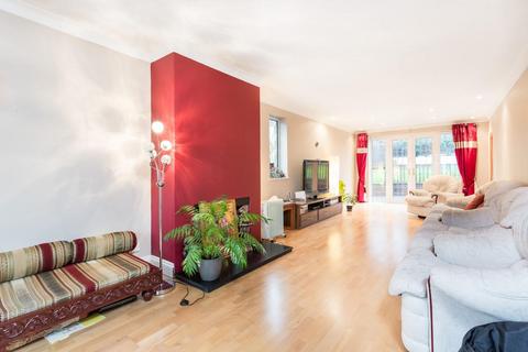 5 bedroom semi-detached house to rent, St. Georges Road Sidcup DA14