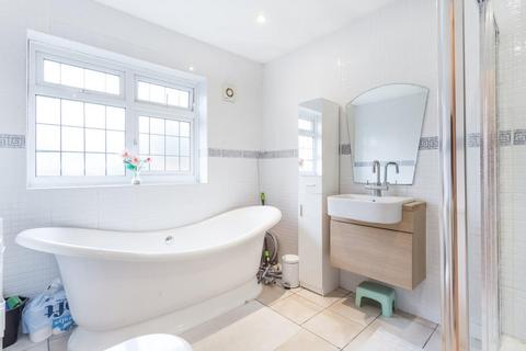 5 bedroom semi-detached house to rent, St. Georges Road Sidcup DA14
