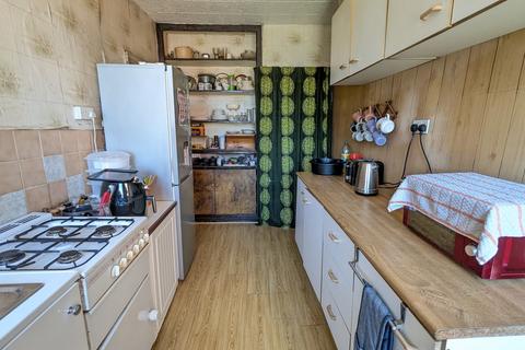 3 bedroom end of terrace house for sale, Park Grove, Bramley