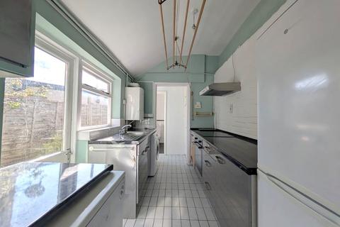 2 bedroom cottage for sale, St Dunstans Road, Feltham, TW13