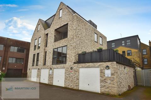 1 bedroom apartment to rent, High Street, Walton On Thames