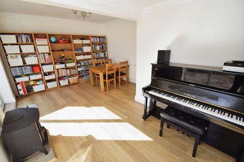 4 bedroom semi-detached house for sale, Nabwood Crescent, Shipley BD18