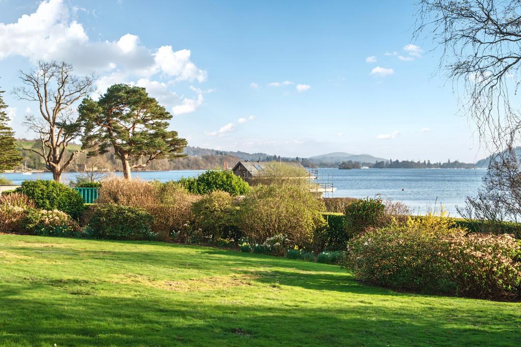 Lawned Gardens