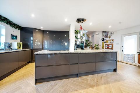 5 bedroom detached house for sale, Storrington - Fern Road