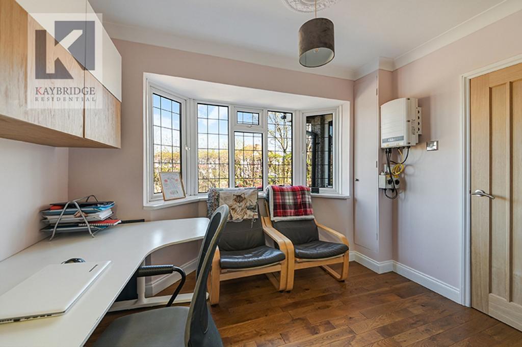 The Hawthorns, Epsom - KT17 2 QA