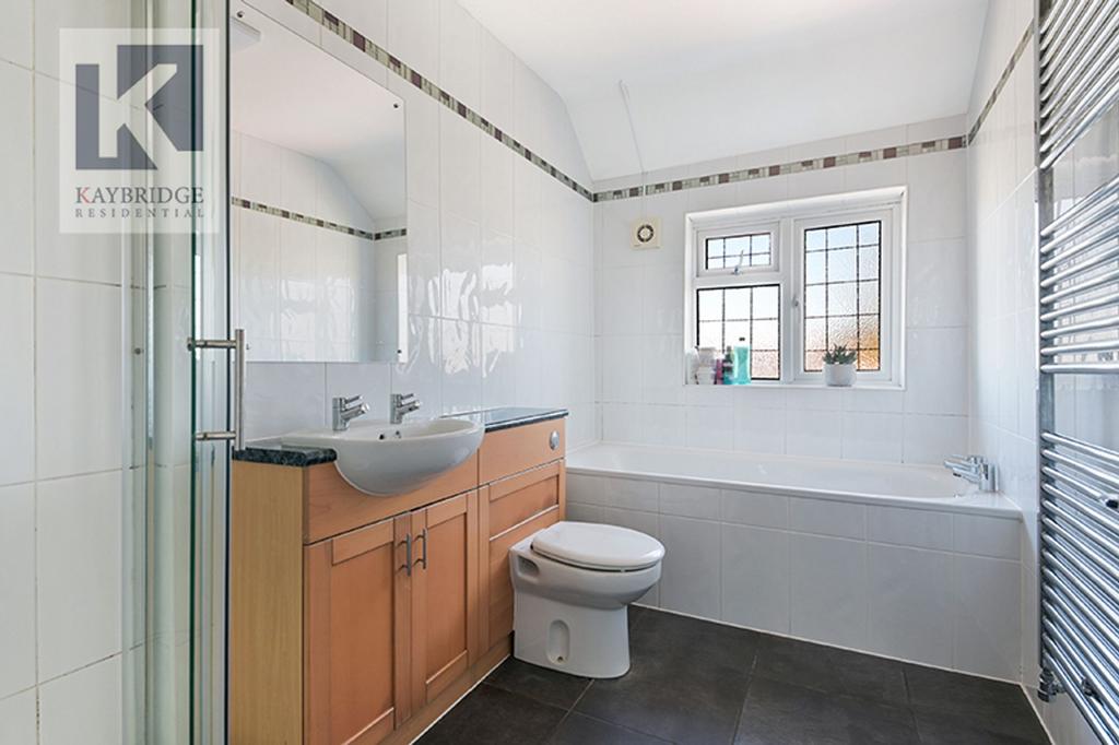 The Hawthorns, Epsom - KT17 2 QA