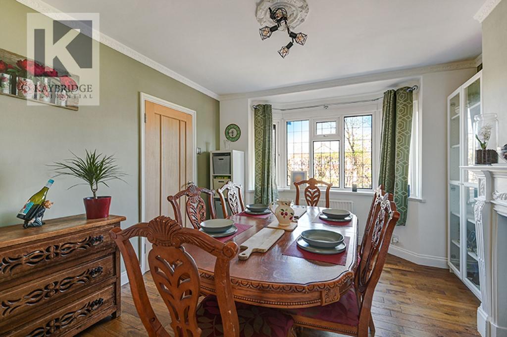 The Hawthorns, Epsom - KT17 2 QA