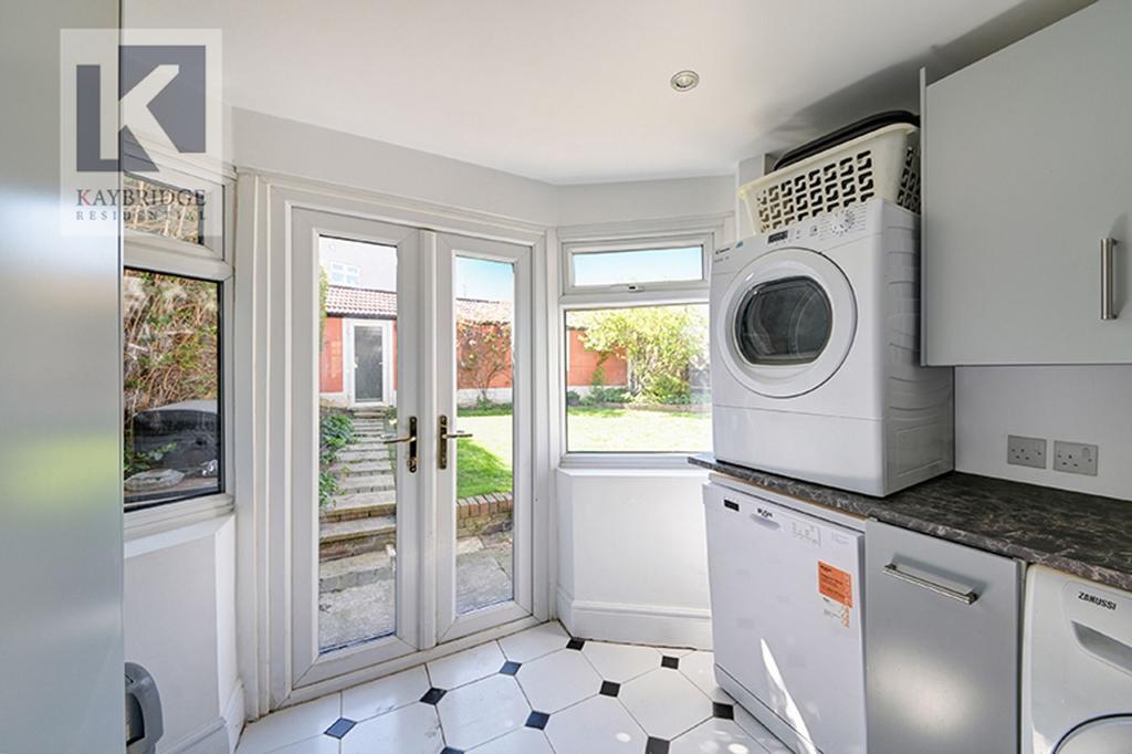 The Hawthorns, Epsom - KT17 2 QA