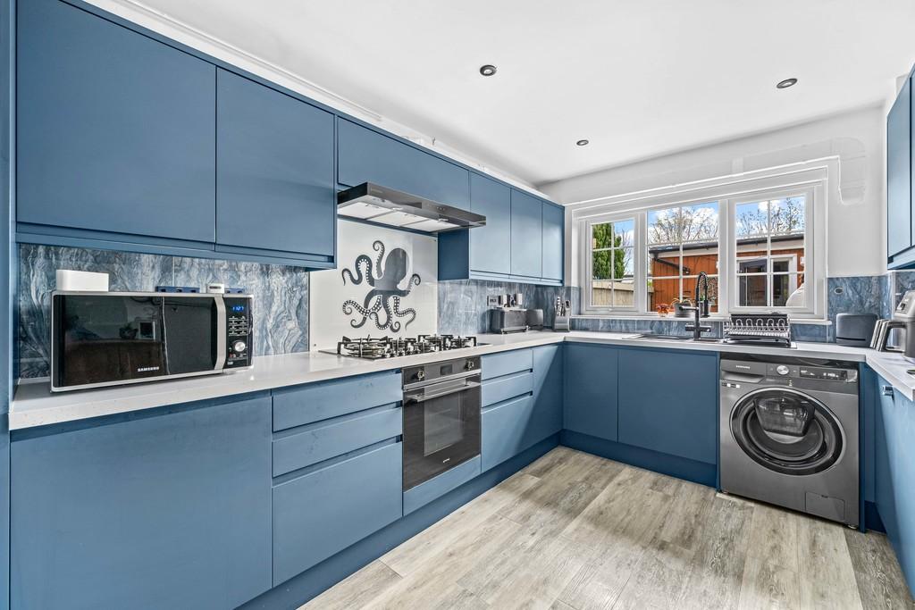23 Broadmead, CH3 5 PT-9