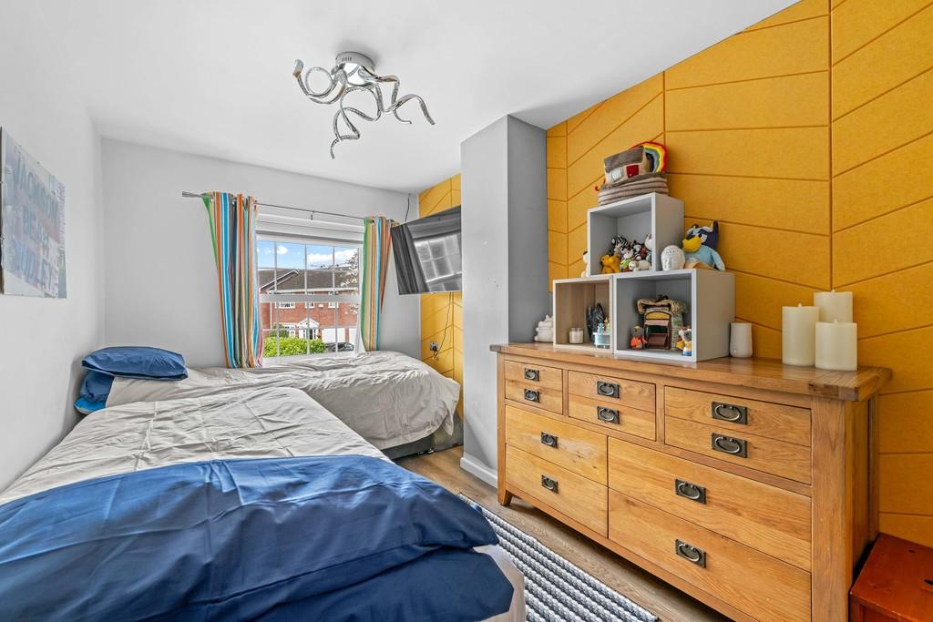 23 Broadmead, CH3 5 PT-5