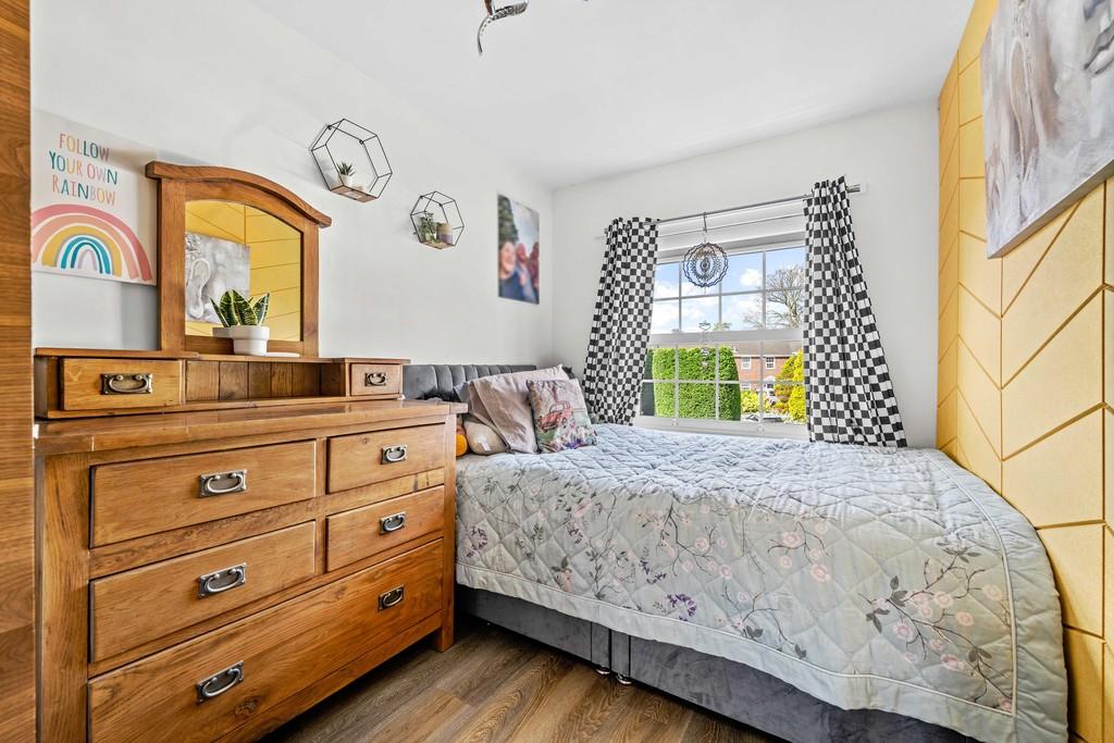 23 Broadmead, CH3 5 PT-3