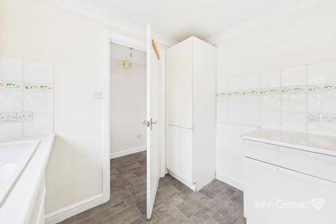 28 Ashbrook Close, Uttoxeter, ST14 8UL