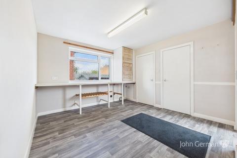 20 Hall Road, Uttoxeter, ST14 7PN