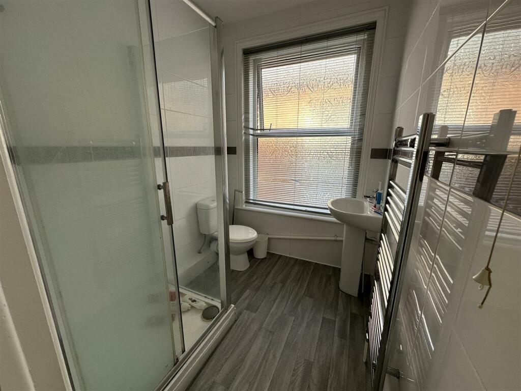 Shower room 3
