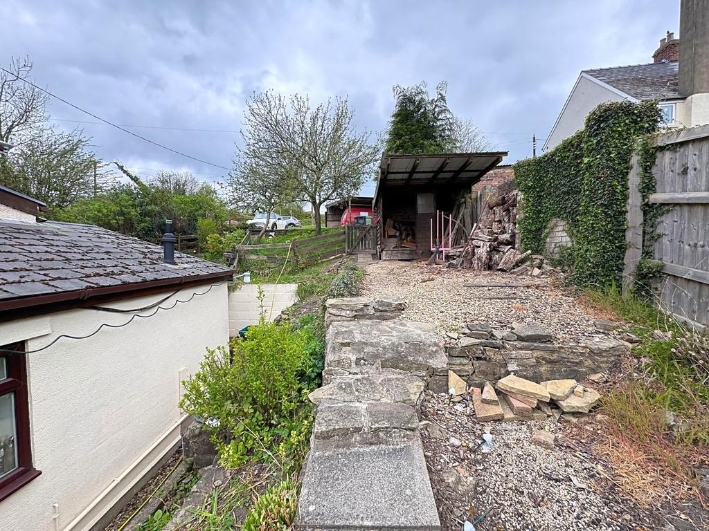 Raised side garden