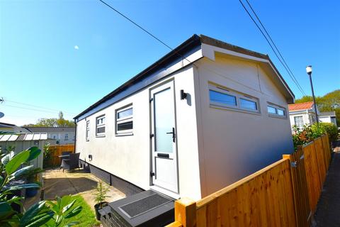 2 bedroom mobile home for sale, The Dome Village, Hockley