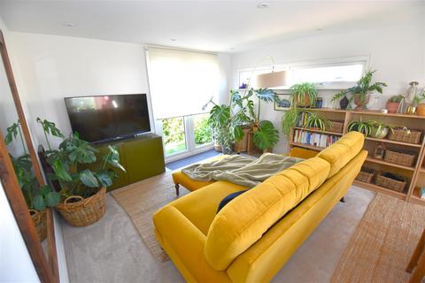 2 bedroom mobile home for sale, The Dome Village, Hockley