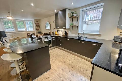 2 bedroom flat to rent, Aigburth Drive, Liverpool, L17