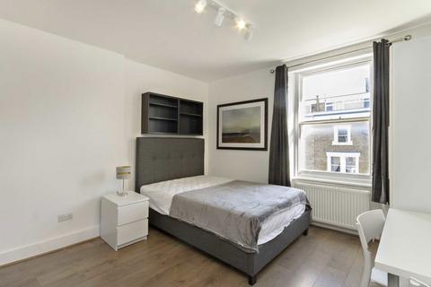 Studio to rent, Nevern Place, London SW5