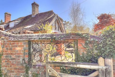 2 bedroom detached house for sale, Petersfield GU31